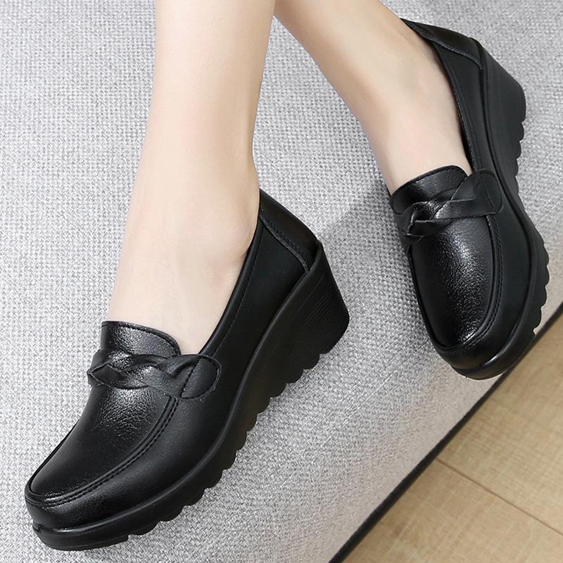 2026 Spring/Autumn Wedge Shoes for Middle-Aged Women - Casual Black Leather Mother's Footwear