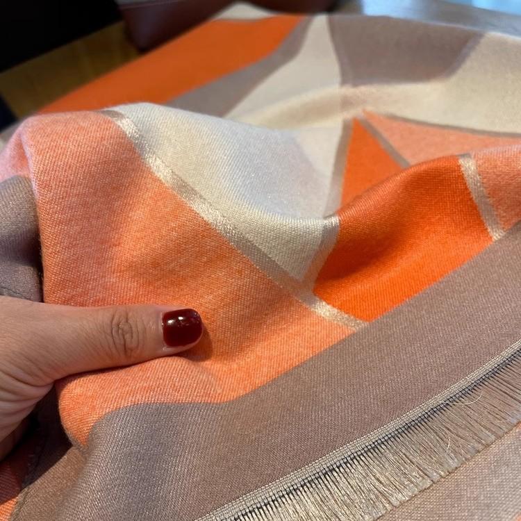 Vielseitiger Schal im koreanischen Stil, orangefarbener Reis, geometrischer Farbblock, offene Kante, Imitat-Kaschmir, doppelseitig verwendbar für Damen, warmer Winterschal, lange Stola