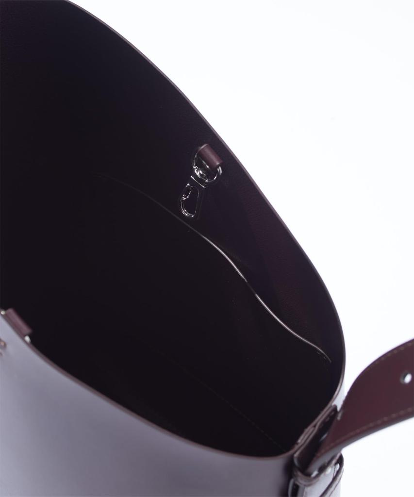 [FCE] TECH-LEDER SCHRÄG GESCHNITTENE TASCHE Wein