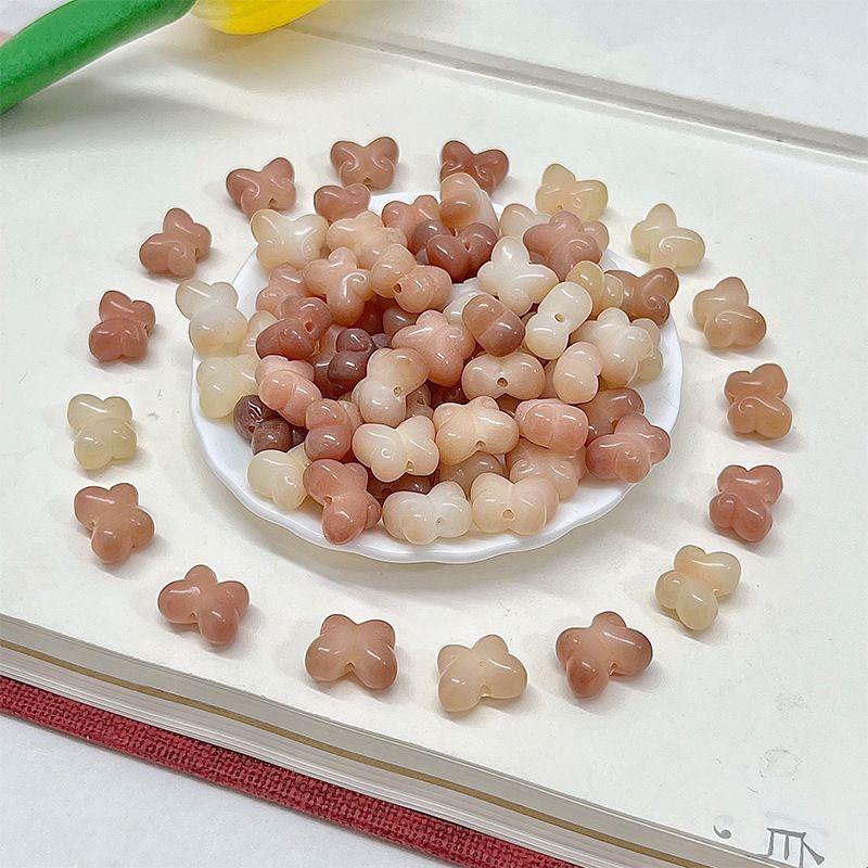 

Маленький браслет из белого нефрита с бусинами из резного корня бодхи в форме бабочек, аксессуары и шармы