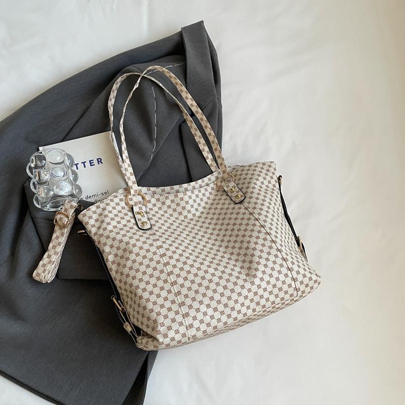 Stylish Large Capacity Tote Bag For Women In Trendy Korean Design Perfect For Everyday Use