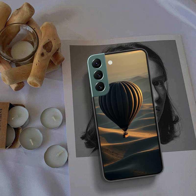 Drifting in a Hot Air Balloon's Serene Embrace Phone Case For Samsung Galaxy S22 S25 Ultra S21 S10 Plus S26 Edge S20 S23 S24 FE