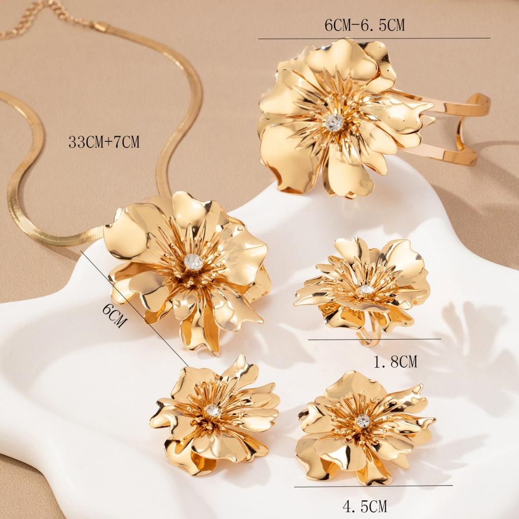 5-Piece Fashion Premium Accessories Flower Inlaid Necklace Bracelet Ladies Jewelry Set