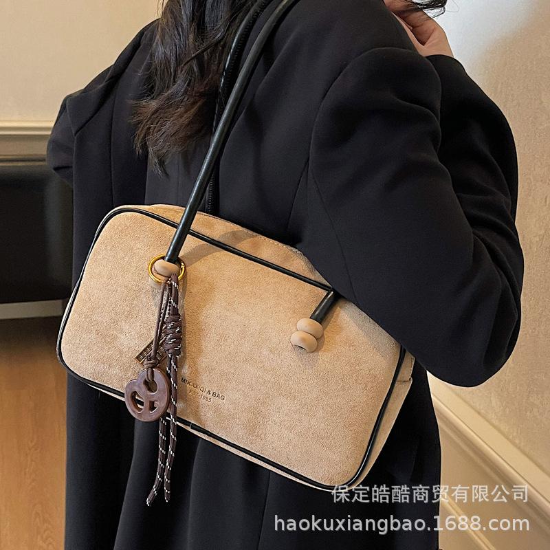 Casual large-capacity versatile simple and fashionable new suede commuter 2025 autumn women's portable shoulder armpit bag