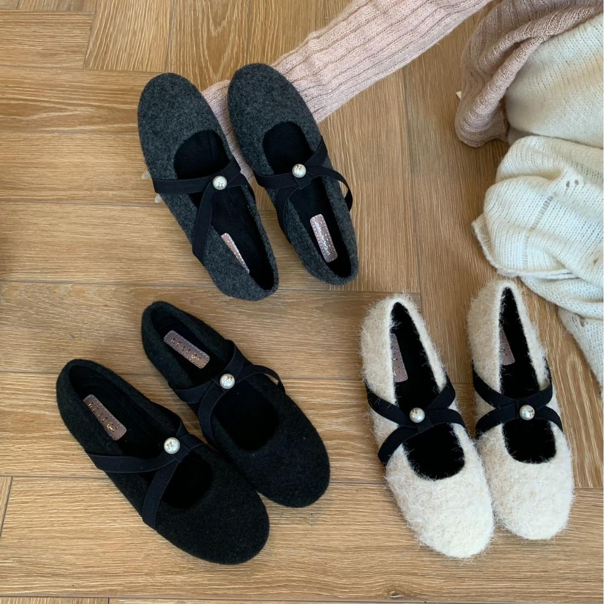 

2025 autumn and winter new small fragrant wind bow pearl thick heel hair shoes women s round head light mouth Mary Jane cotton shoes 39 абрикосовый