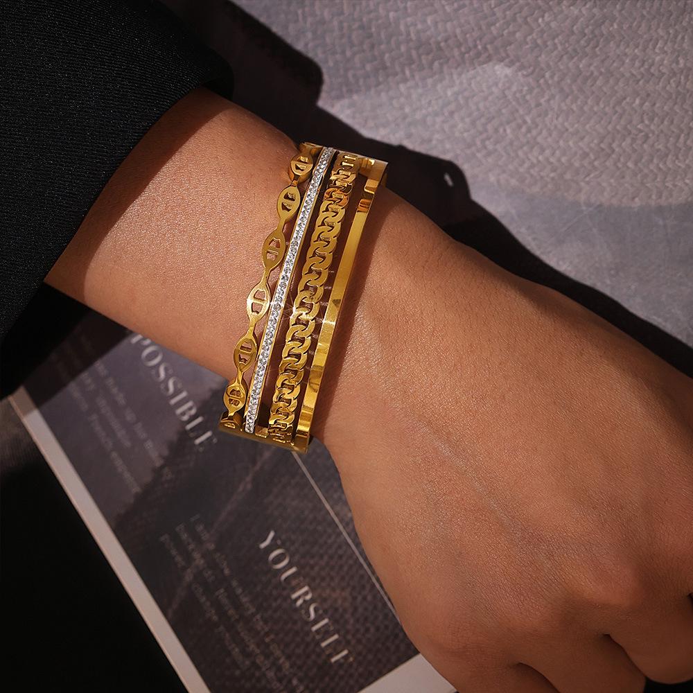 Dubai Bestseller: Exquisite Rhinestone-Studded NK Chain Bracelet with Day-Character Buckle, 18k Gold-Plated Titanium Steel, Light Luxury Style.