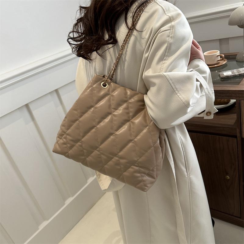2025 Rhombus winter new simple fashion casual large capacity chain tote shoulder handbag