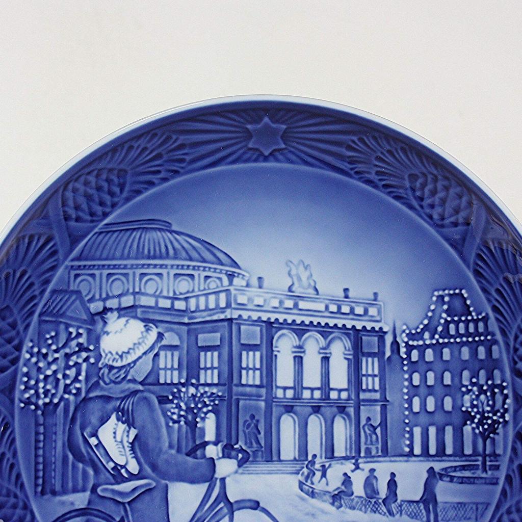 Royal Copenhagen Christmas Plate 2016 (Heisei 28), Ice Skating in Copenhagen, 1901-11-16 [Parallel Import]