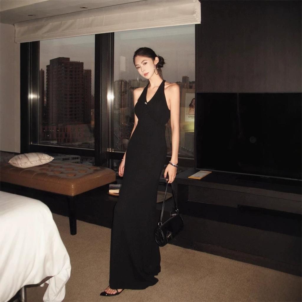 Design halter neck dress female summer royal sister style slim dress long dress black temperament hip skirt