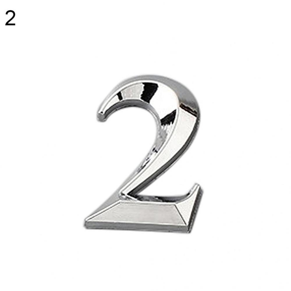 Błyszcząca tabliczka z numerem domu