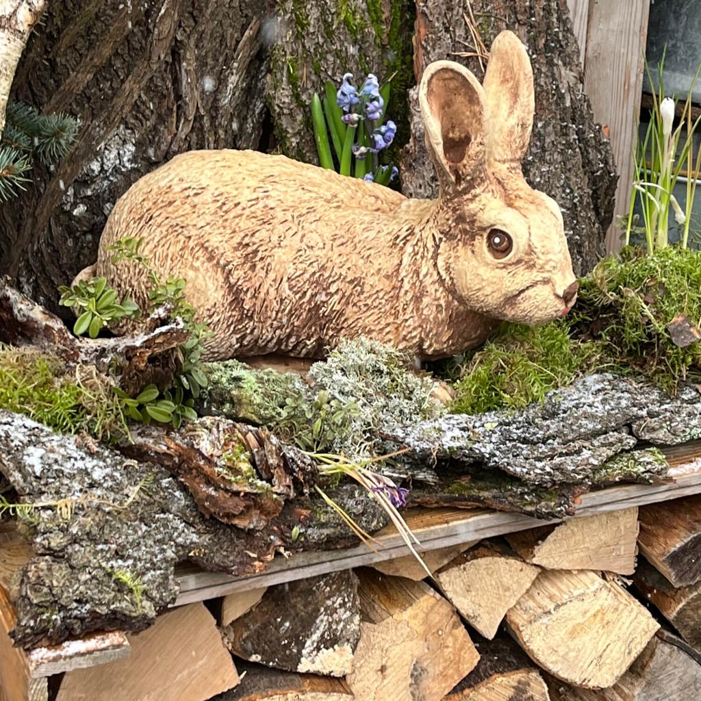Adorable Rabbit Statuette - Perfect Garden Decoration