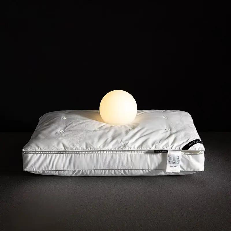 

Natural Silk Filled Pillow Pure Cotton Satin Jacquard White Anti Mite Stereoscopic Edge Hotel Grey Bedding Pillows For Sleeping 48x74cm 1pcs білий