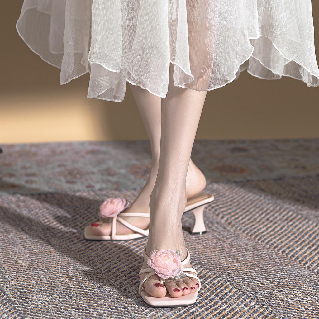 2025 new sweet Chinese style camellia toe slippers Roman thin strap square head cover toe high heel sandals women