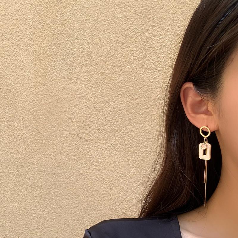 1 Pair Fashion Statement Earrings New Design Gold Plating Asymmetrical Drop Earrings For Girls Ladies Gifts