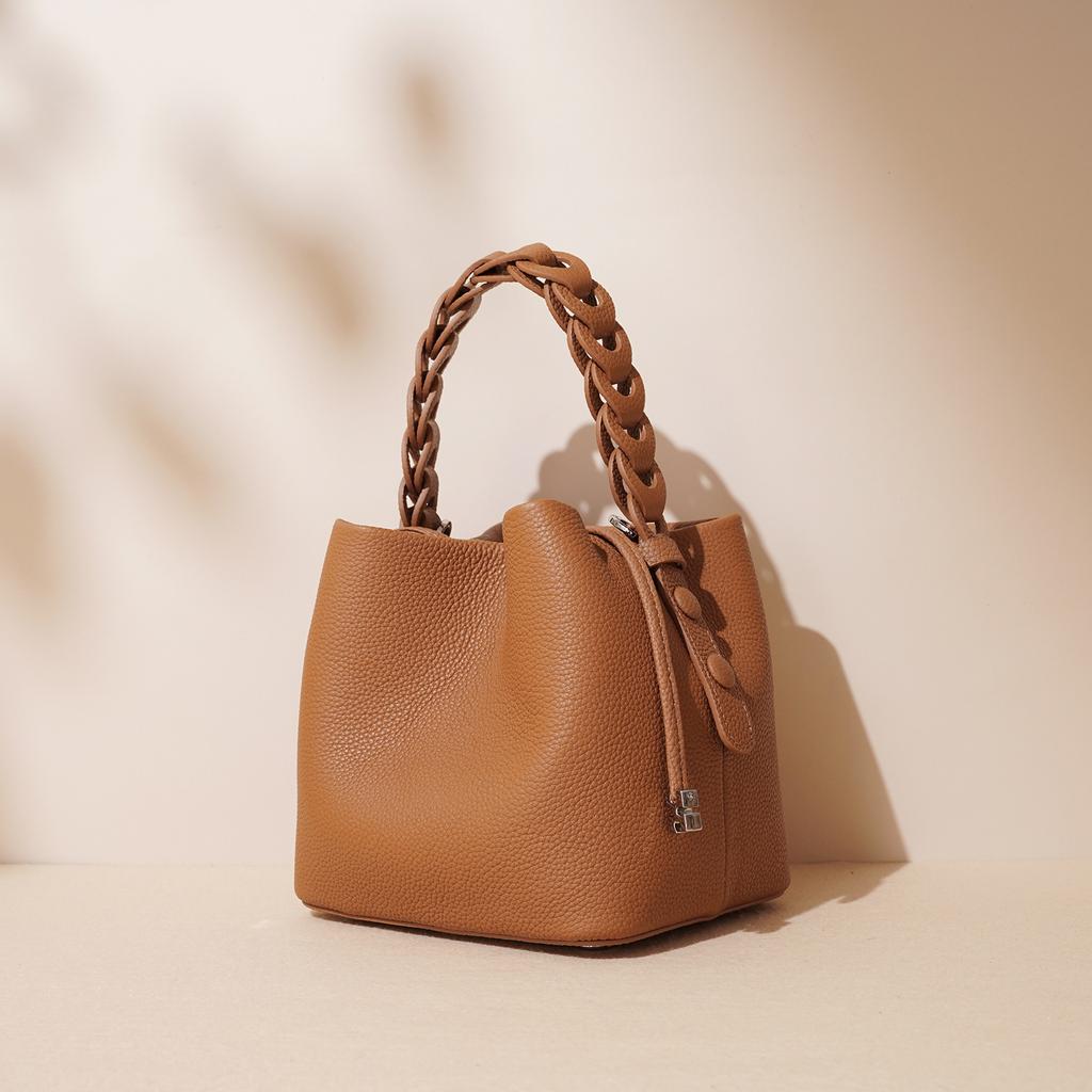 Versatile Vegetable Blue Texture Sub Shoulder Portable Summer Bag 2025 New Fashion Messenger Bag First Layer Cowhide Bucket Bag
