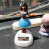 Auto Ornament Autos Dekoration Tanzen Hula Mädchen Schwingen Bobble Spielzeug Geschenke Auto Innen Wohnkultur Solar Mädchen Zubehör