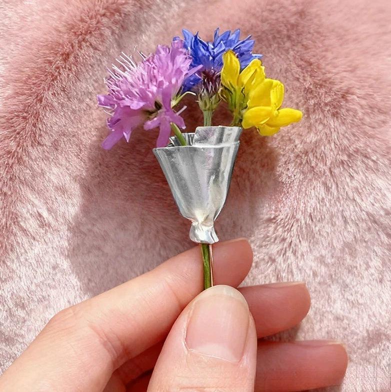 

Floral Bouquet Brooch Silver Tone Metal Alloy Pin Accessory for Clothing Bags and Hats Elegant Design Durable Construction One Size