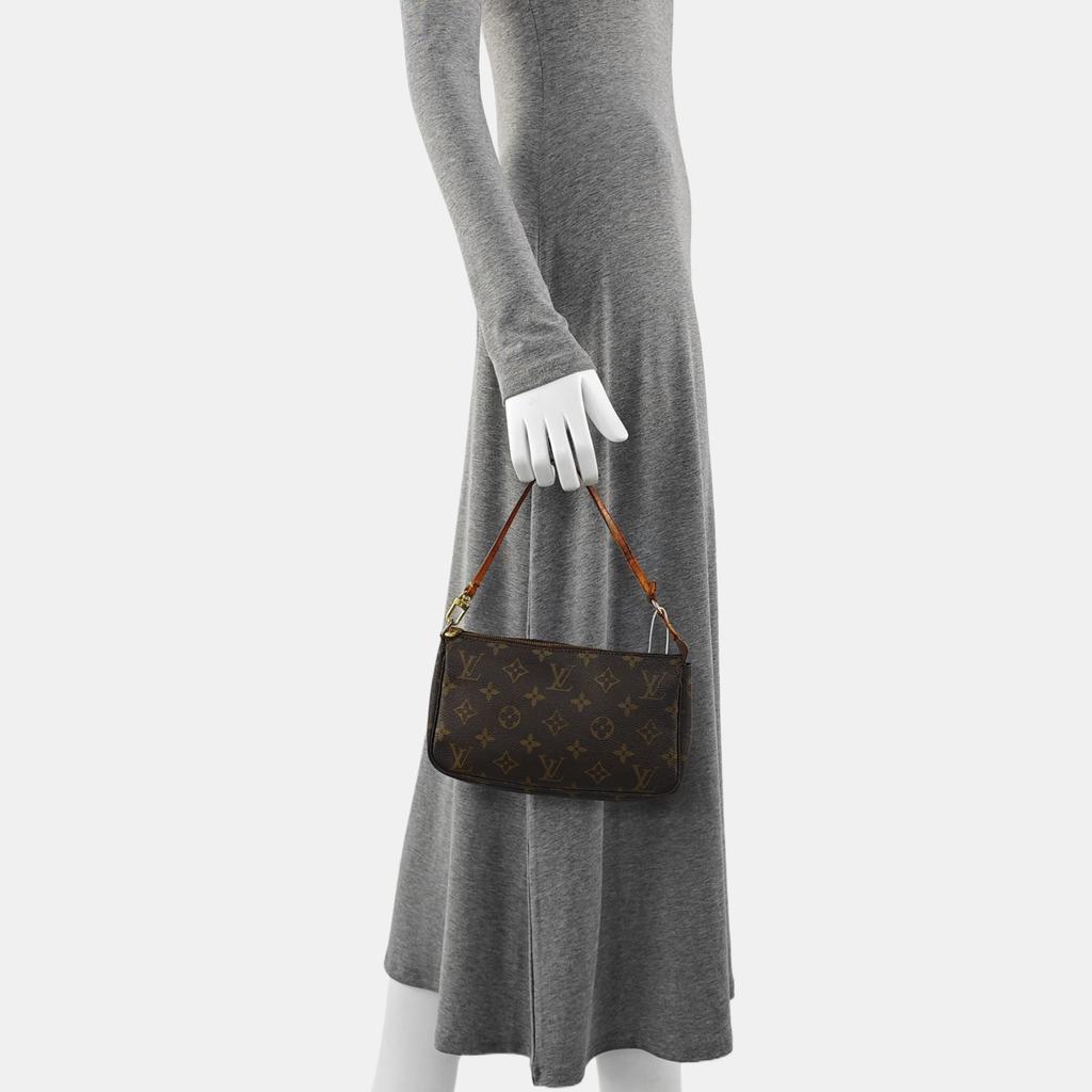 [Pre-Owned] Pochette Monogram Zip Closure PVC Handbag - Good #IJOPJV
