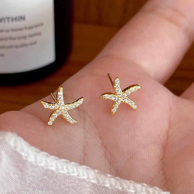 

S925 Sterling Silver 18K Korean Starfish Stud Earrings with Sparkling Diamonds - Simple, Elegant, and Versatile for Women S925 Silver