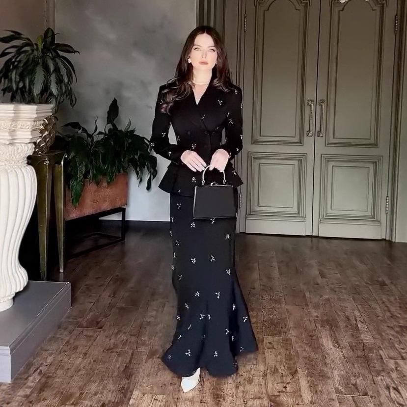 Vestido Largo Elegante para Mujer Otoño 2025 Estilo Retro con Cuello en V y Cintura Ceñida Estilo Europeo y Americano