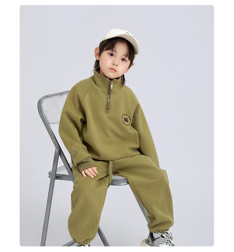 Chlapecká trendy fleecová sportovní souprava - Podzim/Zima 2025: Silná Teplá Dvoudílná Mikina a Tepláky