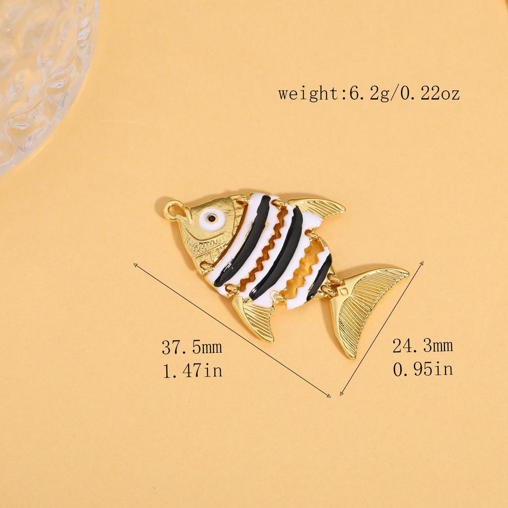 Eleganter vergoldeter Koi-Fisch Anhänger mit Strasssteinen