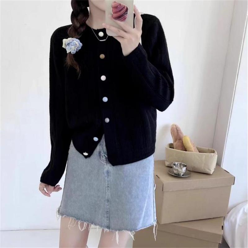 Korean sweet lazy wind dress rehearsal button small fragrant wind round neck knitted cardigan early autumn sweater with jacket inside top women