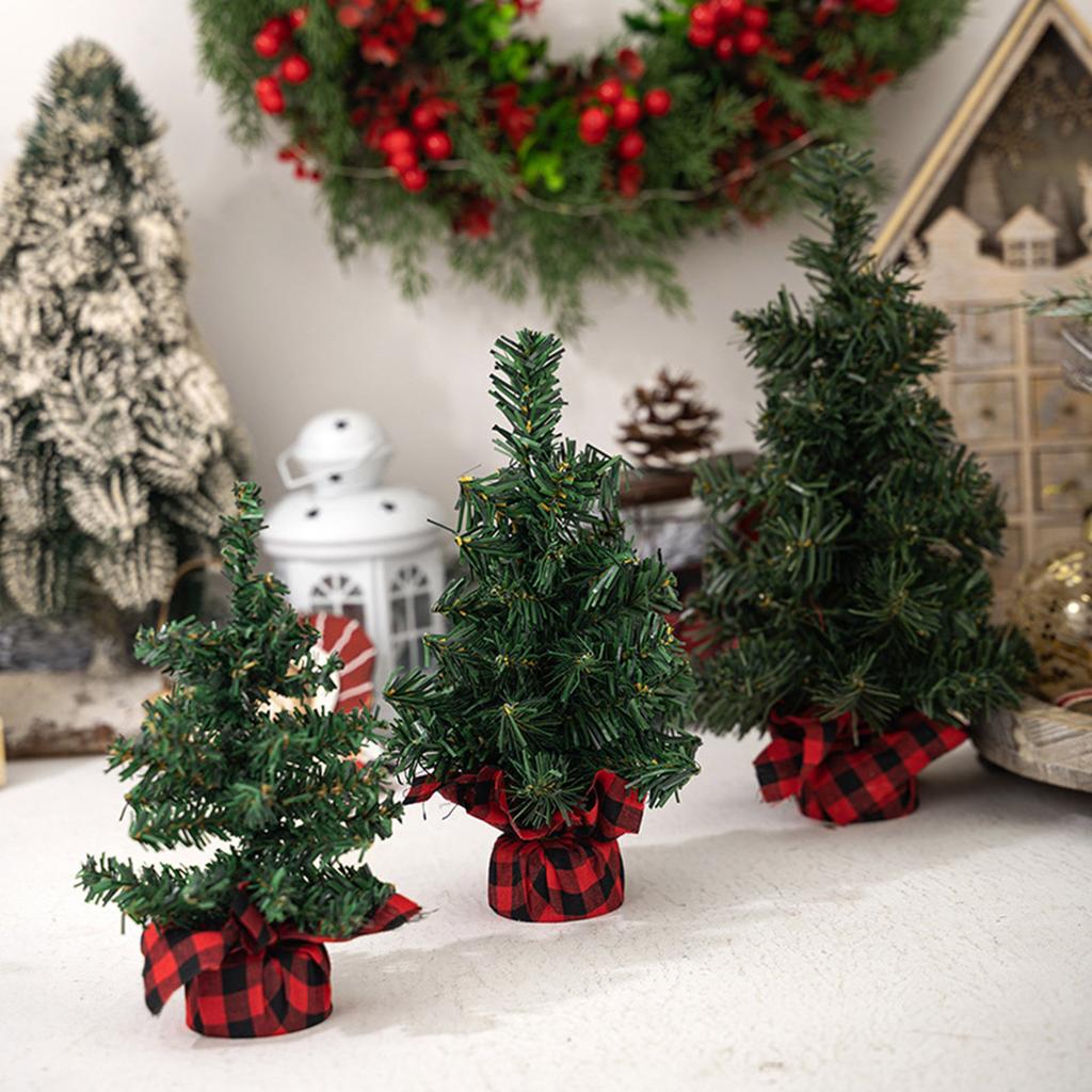 Miniature Christmas Tree Tabletop Decoration Realistic Pine Tree with Burlap Base Holiday Ornament Office Accessories