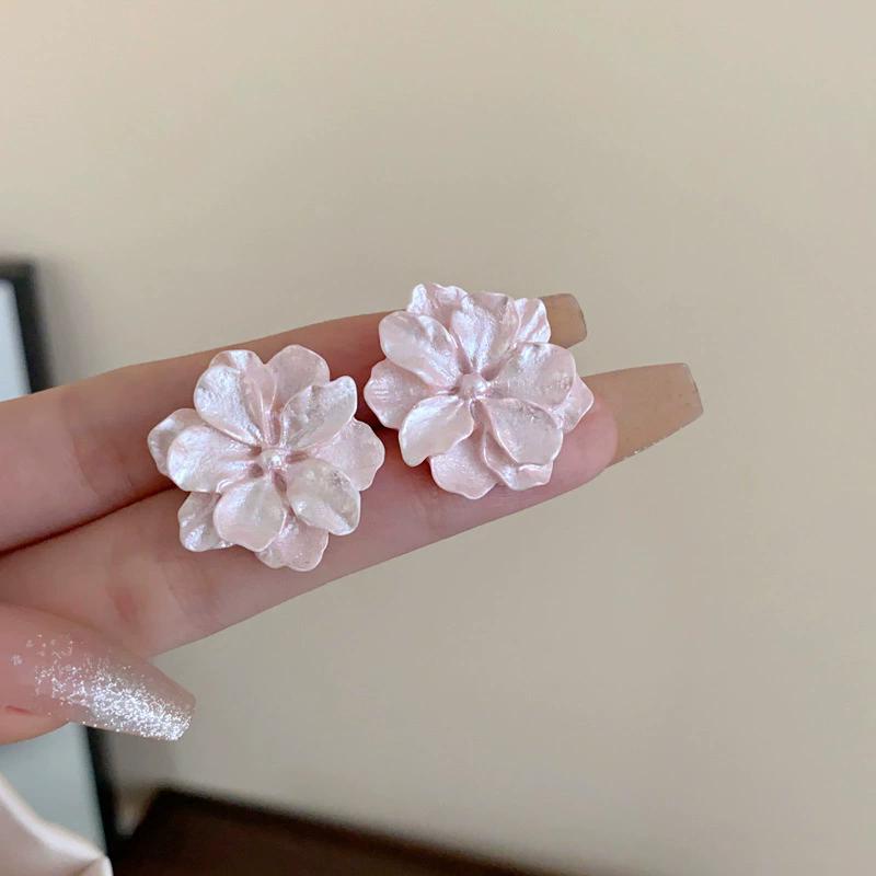 

Blooming Gardenia Stud Earrings Pink White Purple Acrylic Flower Earrings for Women Big Personality Temperament Trendy Zircon