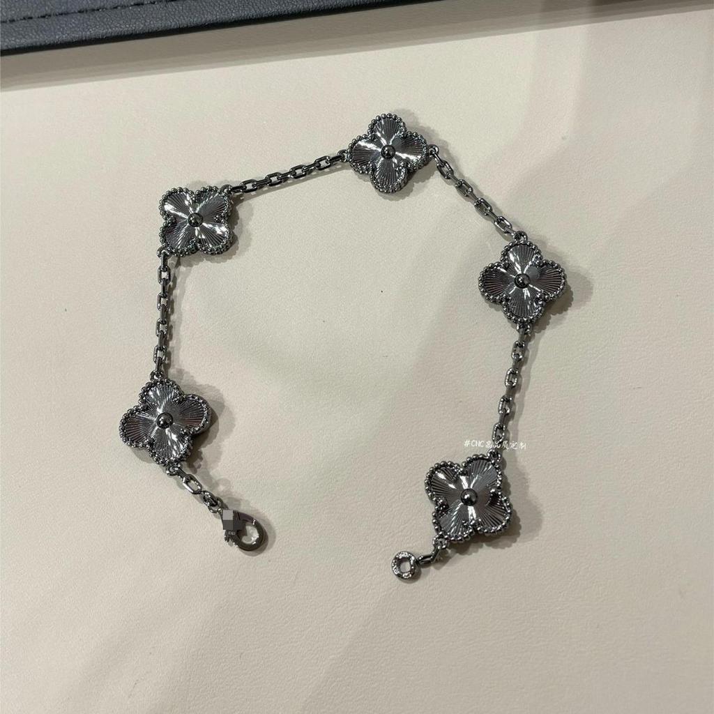 Brățară Trifoi cu Patru Frunze și Floare de Cinci Petale, Gravură Laser Avansată CNC, Corp Complet, Placare Groasă Aur V, Aur 18K