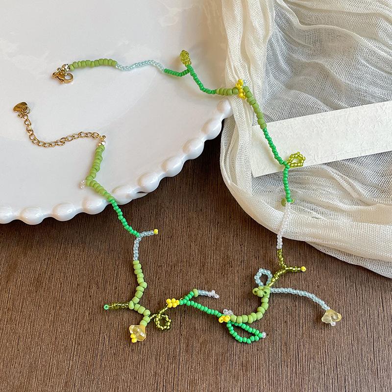 

Titanium steel glass beads rice beads flower necklace summer Mori small fresh temperament collarbone chain sweet personality jewelry women