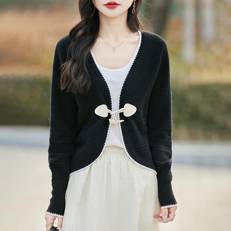 2025 Spring/Autumn Elegant V-Neck Horn Button Color Block Knit Cardigan for Women - Soft, Cozy, and Versatile.