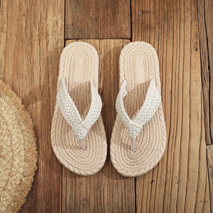 Women's Casual Flat Heel Flip-Flops for Summer Outdoor Beach Fashion