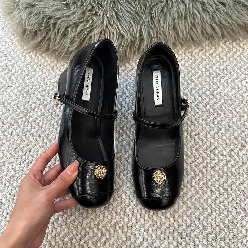 Inner Height Increase of 7cm Square Head Thick Heel Single Shoes Women's 2025 New Retro Versatile Camellia Buckle Mary Jane High Heels