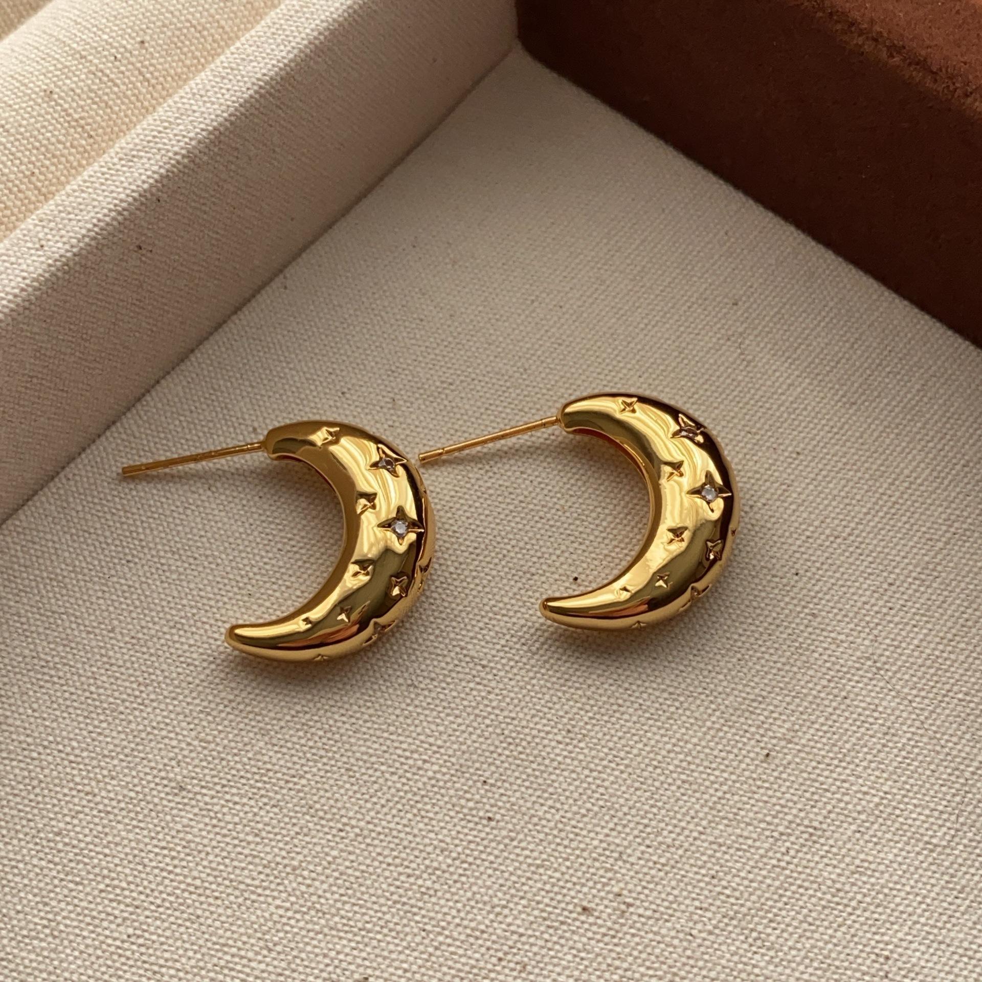 

Light luxury minimalist classic metal crescent moon stud earrings niche exquisite earrings women s high sense fashion personality versatile earrings