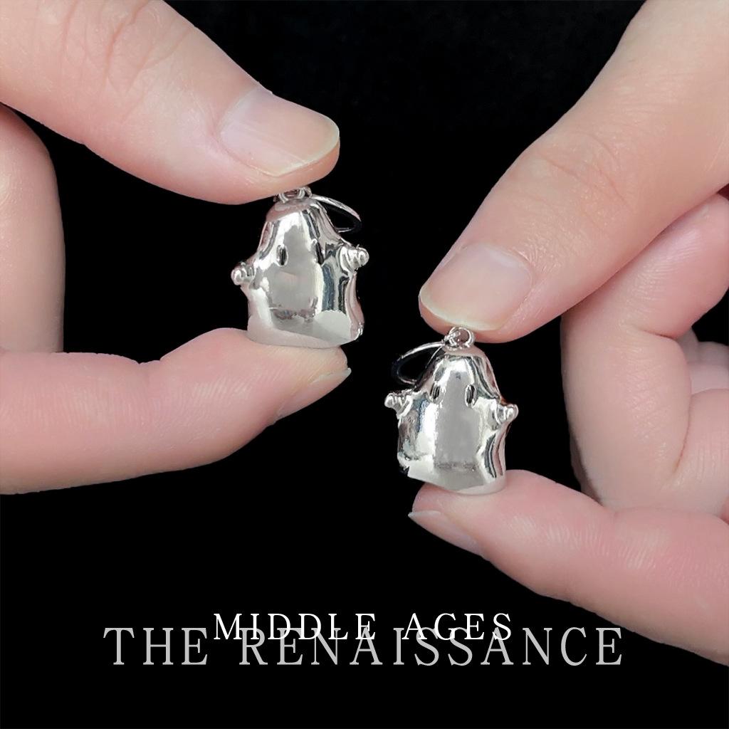 Halloween ghost! Silver little ghost sweet cool ear buckle niche design earrings cute fun funny earrings