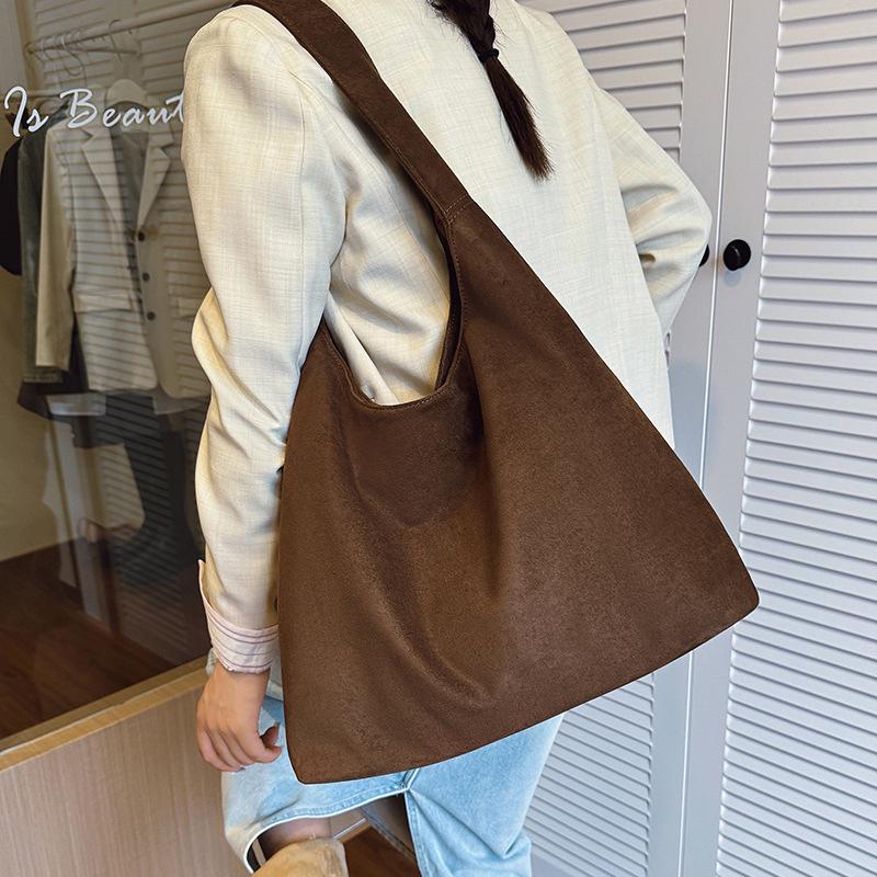 

Минималистичная ретро замшевая сумка через плечо - Большая вместимость, Коллекция Осень 2025 30x16x36 cm кофейный