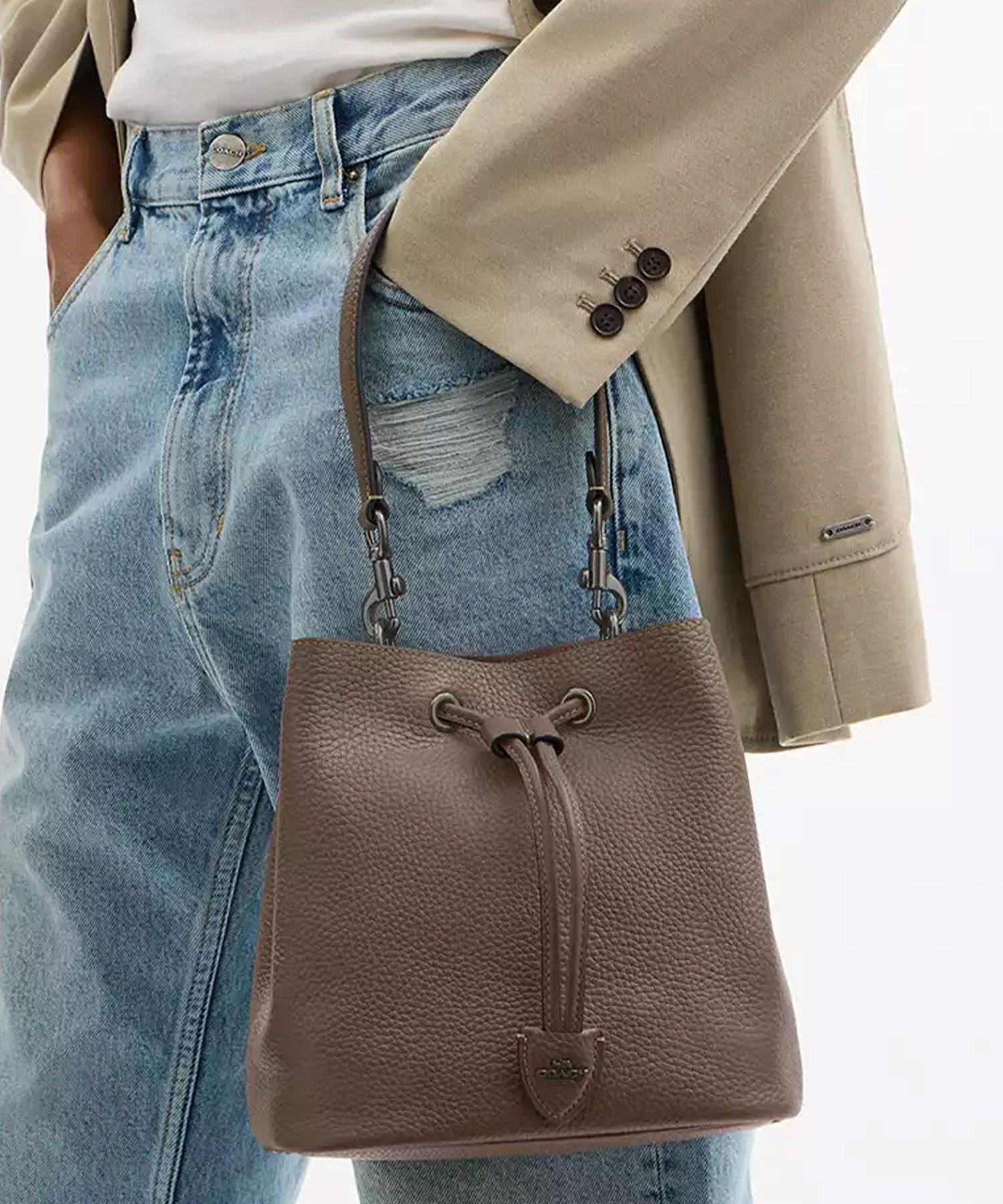 

COACH OUTLET Низька сумка-відро через плече