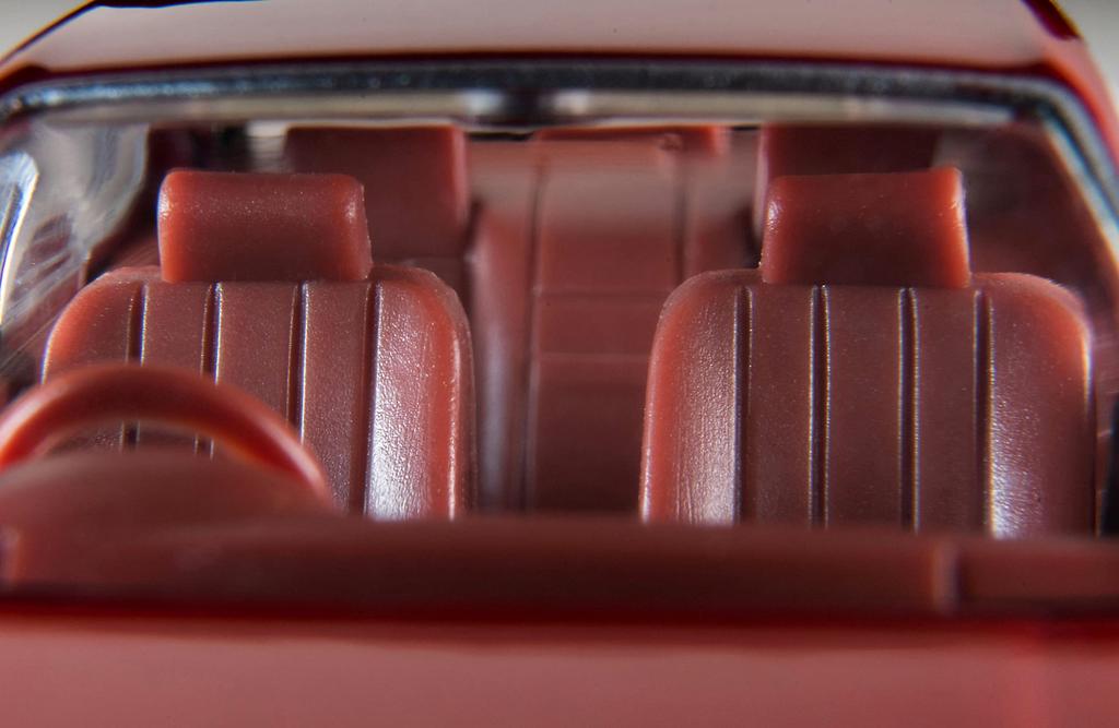 Tomytec Tomica Limited Vintage Neo Maßstab Nissan Gloria V30E Brougham Fertigmodell 1/64 LV-N289a (rot)