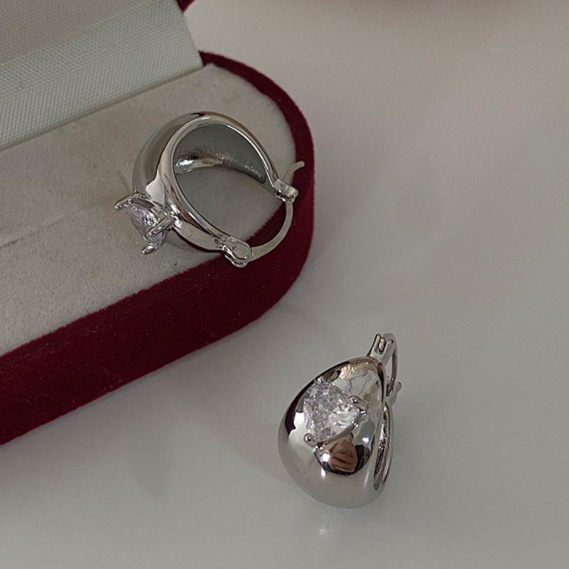 Zircon Heart U-Shaped Minimalist Metal Earrings – Versatile Korean & Western Style Ear Hoops for Women