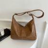 Retro Large Capacity Shoulder Bag Stylish Tote Bag For Women Trendy Design In Black And Brown