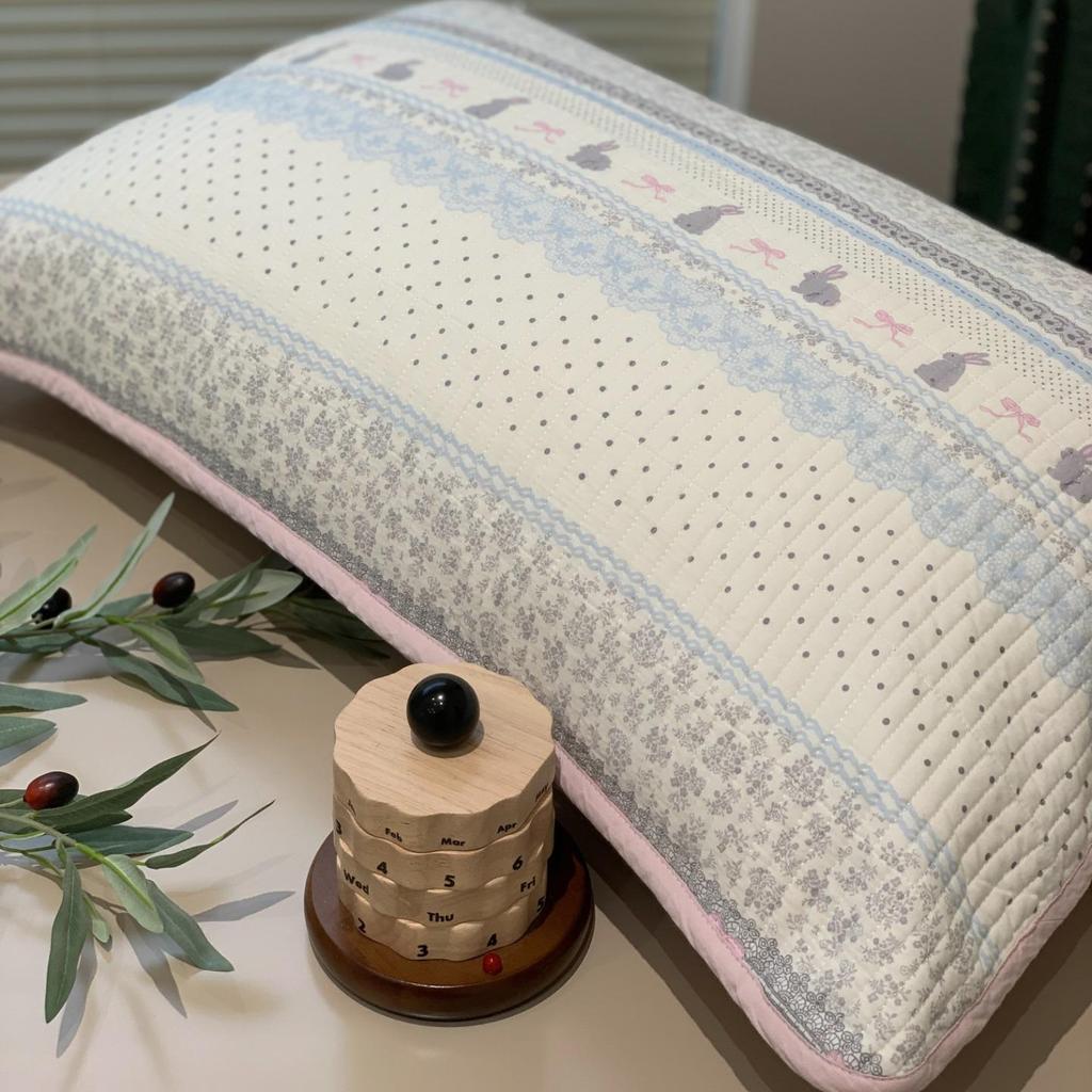 Quilted Bedspread with Matching Pure Cotton Pillowcases (Set of 2), Thickened, 48x74cm, Suitable for All Seasons.