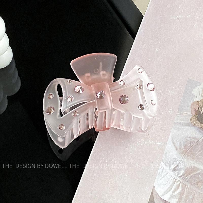 Beautifully Plastic Crafted Hair Claw Clips With Elegant Shapes And Vibrant Colors For Every Hairstyle Needs