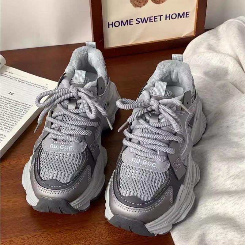 Versatile platform dad shoes, women's autumn and winter show small feet and increase in height, new fried street velvet casual sports shoes