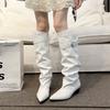 Spitze Gürtelschnalle Stapelstiefel Hohe Stiefel Ritterstiefel Herbst und Winter Gefaltete Skinny Boots Design-Stiefel