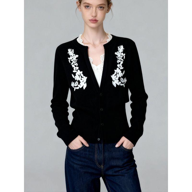 2026 New Autumn and Winter Stylish and Elegant Knitted Cardigan with High-End Floral Embroidery Sweater for Women In Spring