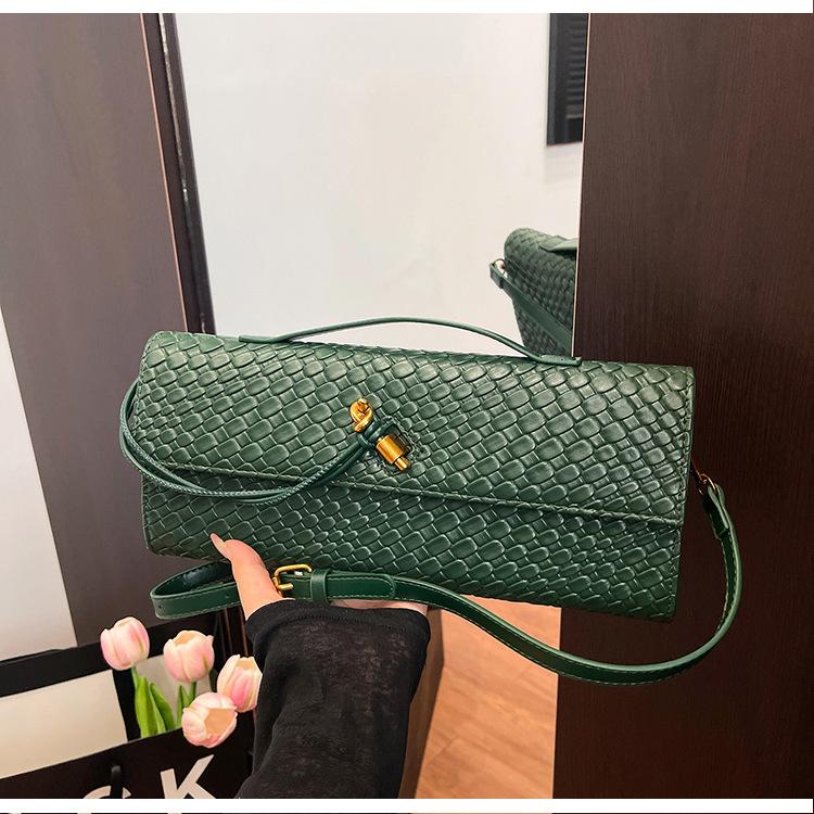

2025 новая плетеная сумка-багет модная текстура сумка-мессенджер французская нишевая сумка-клатч подмышечная сумка на плечо зелёный
