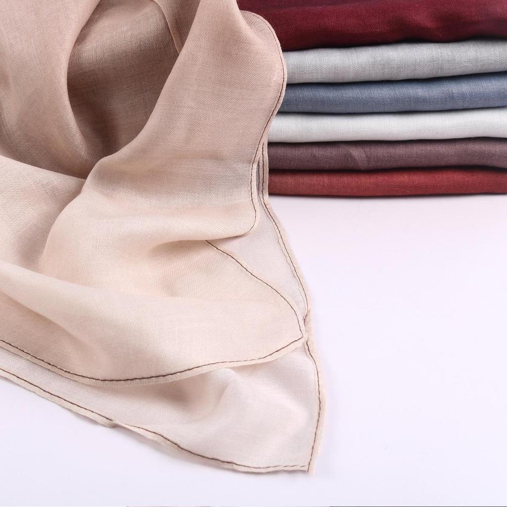 Wysokiej jakości ręcznie malowany szal z rayonu z gradientem: Oddychający szal z szerokim brzegiem dla kobiet