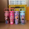 Tazza d'acqua personaggio anime K-Pop Cacciatori di demoni Grande capacità Portatile da esterno Corda Bottiglia per bere per ragazzo e ragazza Regalo