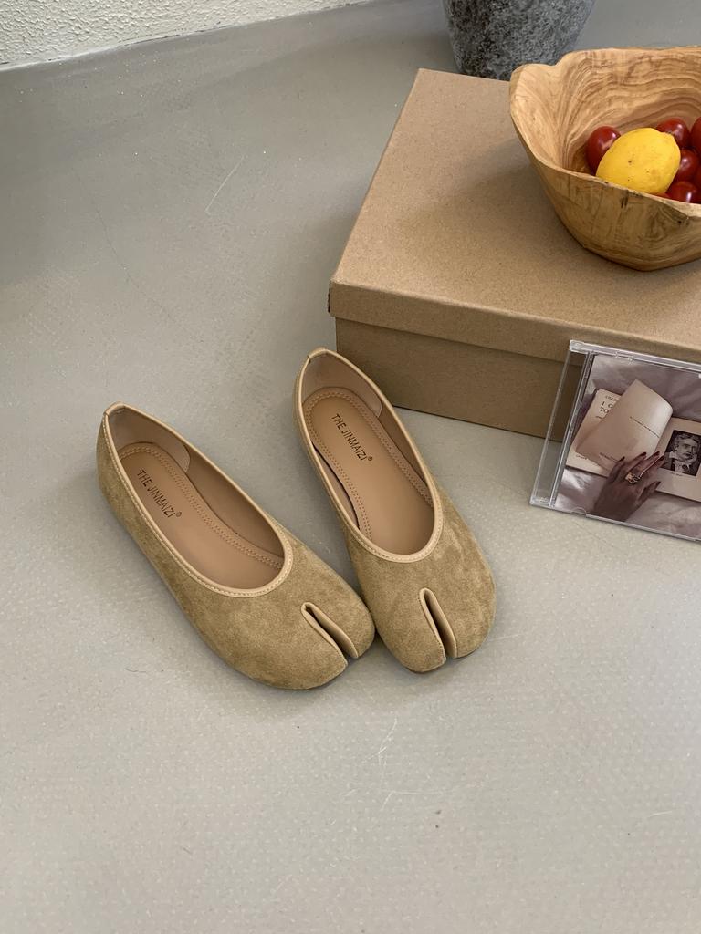 2025 New Autumn and Winter Suede Leopard Print Toe Flat Bottom Shallow Mouth Foot Cover Versatile Soft Sole Doudou Pregnant Women's Single Shoes